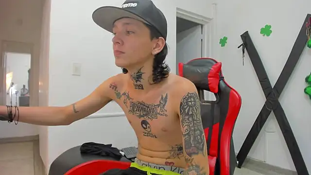 straightboy_nick (M twink) - show naked