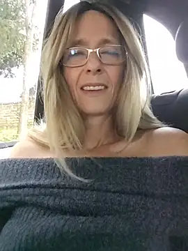 sacha_scorp (F mature) - Fellation Dildo