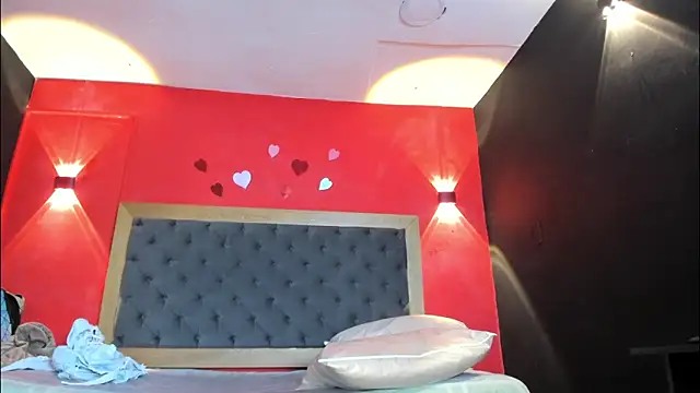 yayahilton - YayaHilton's free webcam - UK Sex Cams