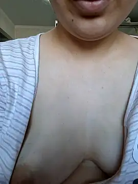 Webcam Model (Emi_hot1)  is live.Free join now!