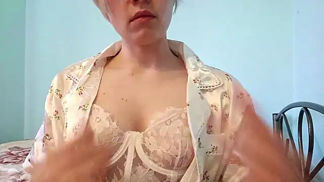 LunariaNicole webcam