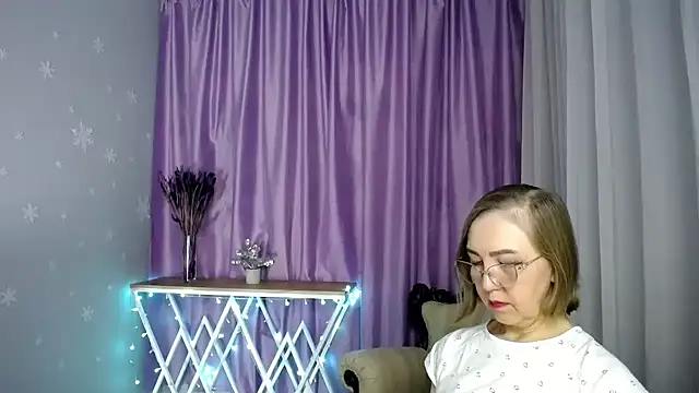 queen_a_n_i - Queen_a_n_i's free webcam - UK Sex Cams