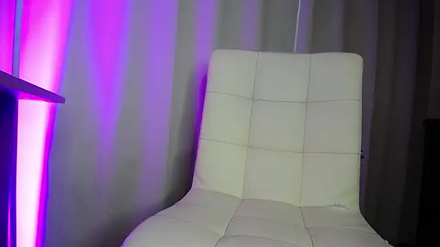 onlykrisxx - OnlyKrisXX's free webcam - UK Sex Cams