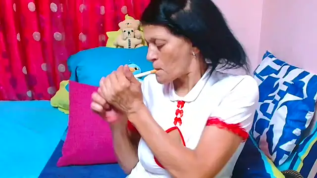 SLUTTYROXY live sex cam