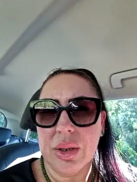 sexy-zoe (F milf) - It turns me on so much that I'm dripping