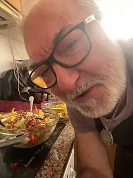 eroticvenetian (Ask my age) - CUM ON VENETIAN HAIRY BELLY