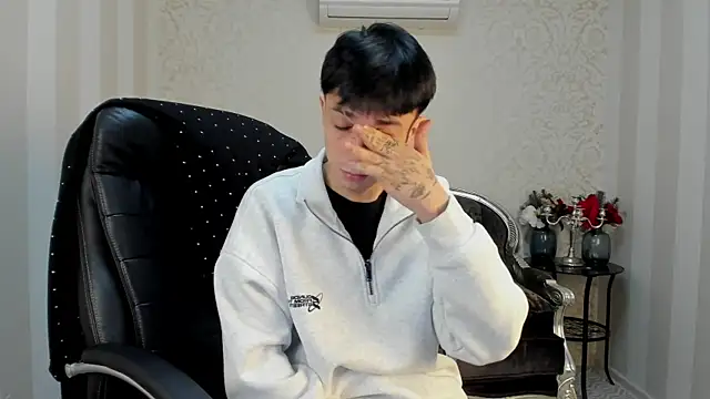 clarkbev (M twink) - Full naked + oil flex💕next -> CumShow💕