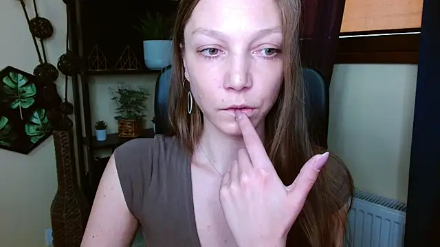 emillyplay - EmillyPlay's free webcam - UK Sex Cams