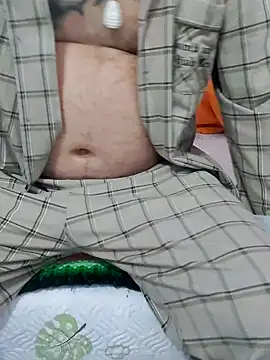 caige8888 (Ask my age) - 撸鸡吧，看屁用