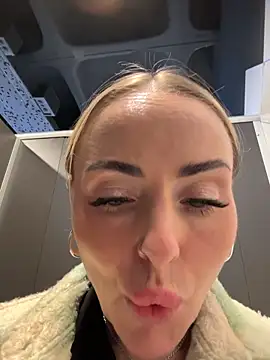 emasalis - EmaSalis's free webcam - UK Sex Cams