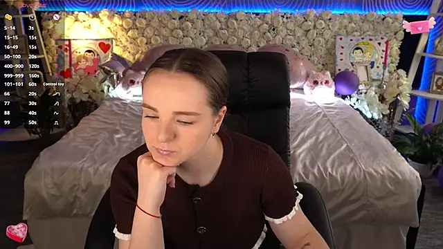 foxyshy - FoxyShy's free webcam - UK Sex Cams