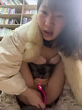 美女littleqiu在线直播