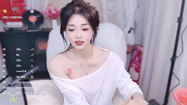 美女CeeKie在线直播