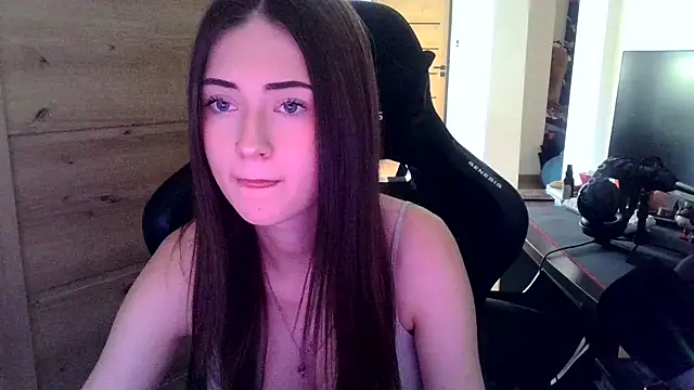 karlaluuvv from StripChat is Freechat