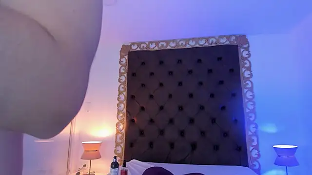 valeriacardenas_ (F young) - hi vale , let´s get a warm morning