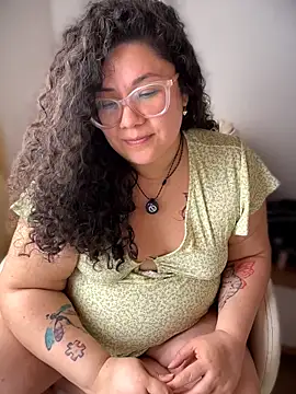 Webcam Model (VanesssaMilf_)  is live.Free join now!