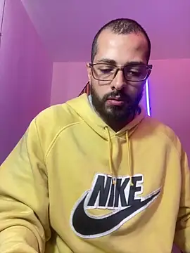 magnumchris - Magnumchris's free webcam - UK Sex Cams