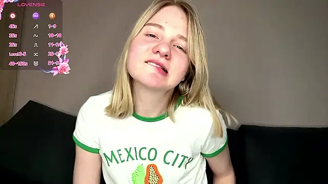 OdelinaFicken Live Webcam on Stripchat