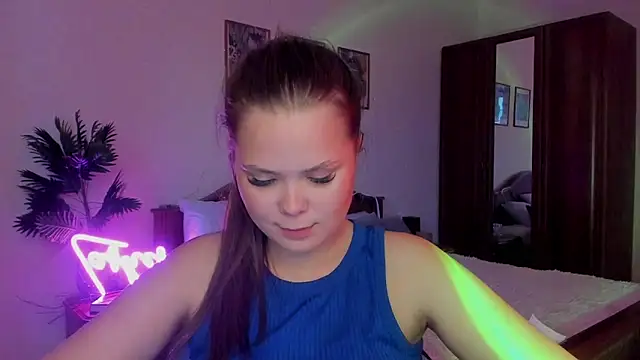kira_love_81 - Kira_love_81's free webcam