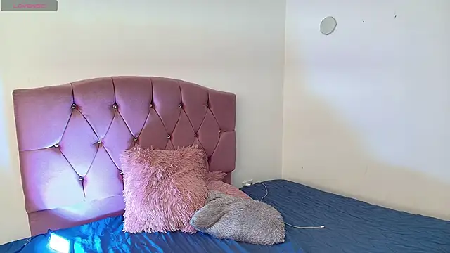 kalyra_17 - Kalyra_17's free webcam