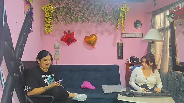 lesbiancuple live cam profile