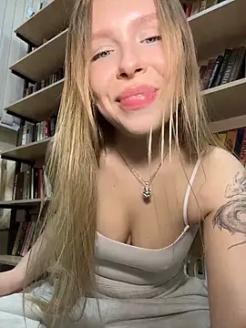 liza_risky (F young) - booty dance with open🚪 in men’s wc