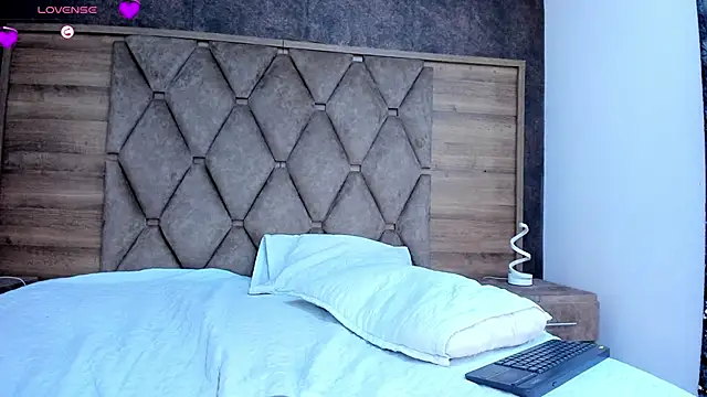 cristinecaru - CristineCaru's free webcam - UK Sex Cams