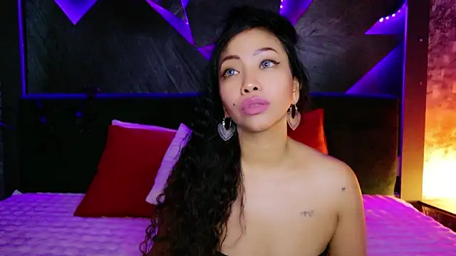 elyaquinn - ElyaQuinn's free webcam