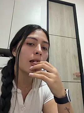 sophie__foxxx (F young) - NAKED AND RUB PUSSY