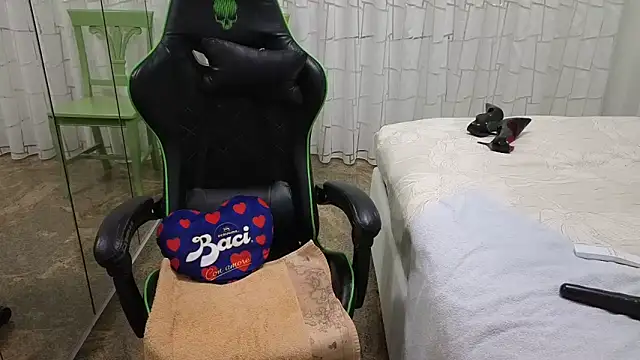 live chat nude  Nina