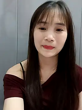 Webcam Model (-Dumi-)  is live.Free join now!