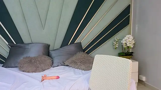 Live solo webcam of DulceeEsmeralda