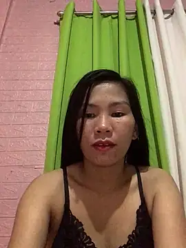 Webcam Model (Cleo17)  is live.Free join now!