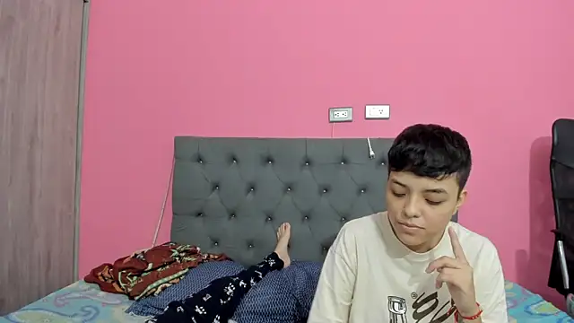 ariloe_quintero - Ariloe_quintero's free webcam - UK Sex Cams