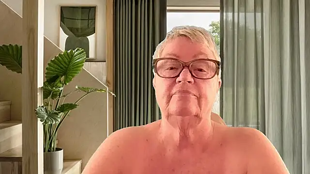 mystery-grandmother - Mystery-Grandmother's free webcam - UK Sex Cams