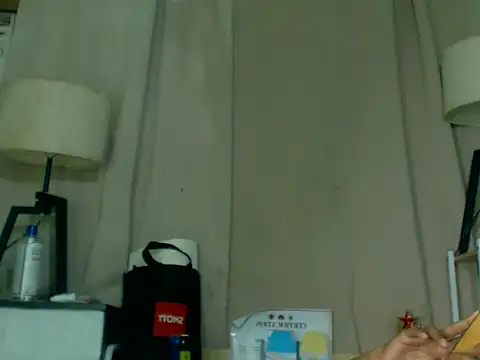 GoldenCumTYRA webcam