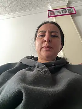 Webcam Model (Abril_Luv)  is live.Free join now!