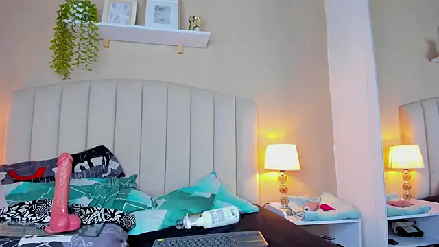 sara_kitten19 - Sara_kitten19's free webcam - UK Sex Cams