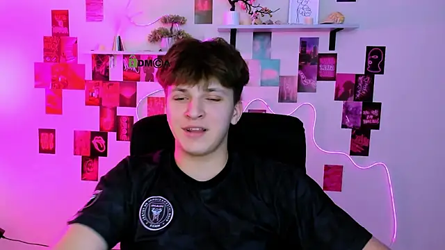 Live sex cam di travis_wolf_