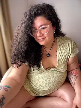 Webcam Model (VanesssaMilf_)  is live.Free join now!