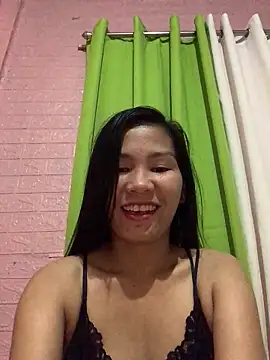 Webcam Model (Cleo17)  is live.Free join now!