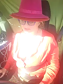 hot-muci - Hot-Muci's free webcam - UK Sex Cams