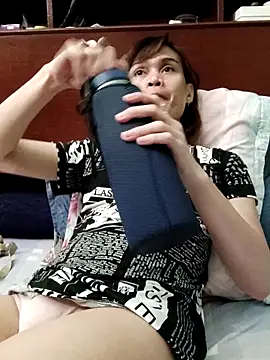 queensoreal - QueenSoreal's free webcam - UK Sex Cams