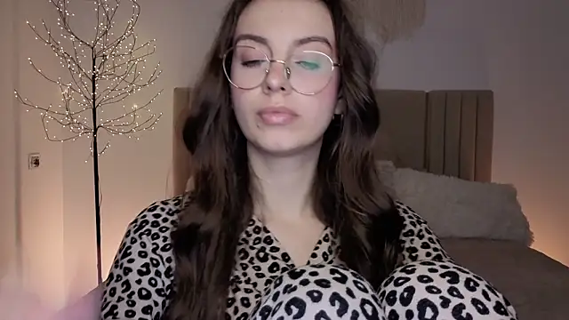 real_cutie1 - Real_cutie1's free webcam - UK Sex Cams