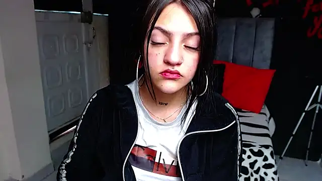 violettasquirt - Violettasquirt's free webcam - UK Sex Cams