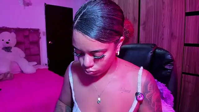 ladyrd1 - Ladyrd1's free webcam - UK Sex Cams