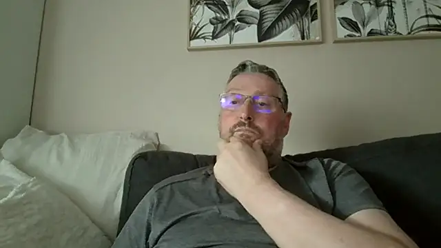 doudou310 (Ask my age) - showing dick