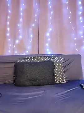 Webcam Model (EmmaKrosss)  is live.Free join now!