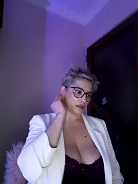 Webcam Model (LunaBlaise)  is live.Free join now!