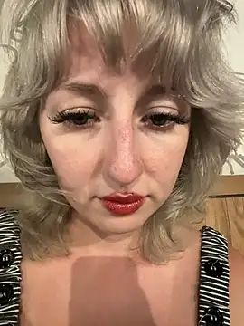 RonnieKiss live sex cam